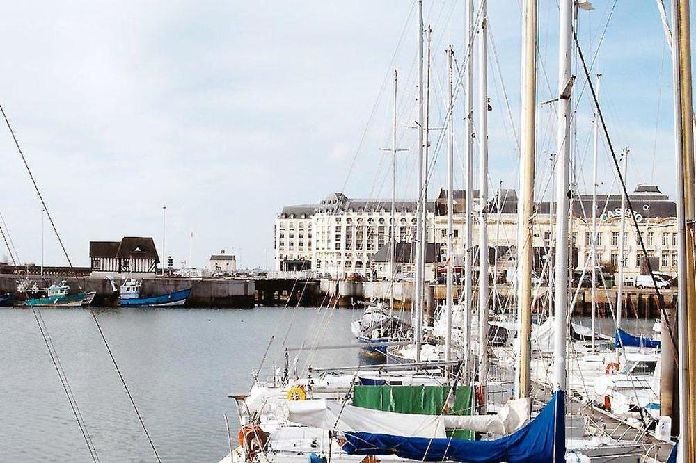 Sowell Hotels Le Beach Trouville-sur-Mer Ngoại thất bức ảnh